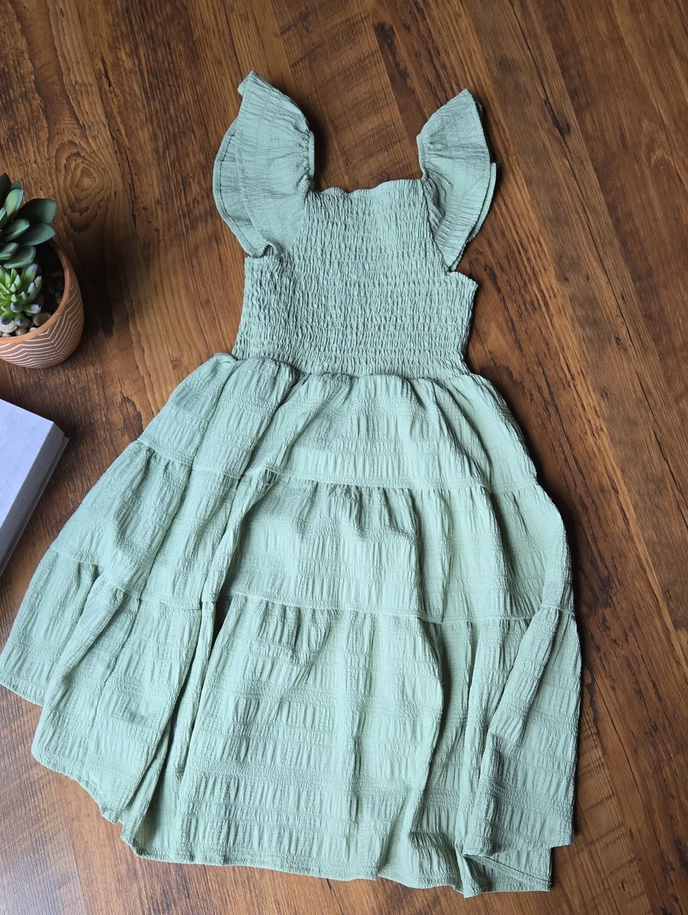 Girls' Tahari Size 6 Sage Green Flutter Sleeve Dress